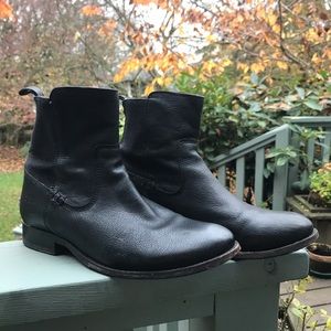 Frye Molly Chelsea Short Boots Black